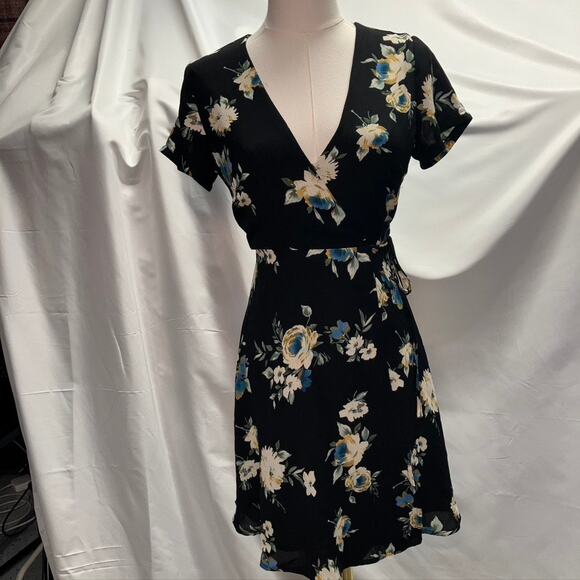 Lush Floral Wrap Dress‎ Womens XS New Black Blue Boho Feminine Wedding - Picture 2 of 13